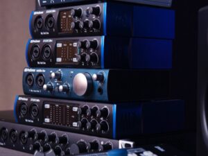 Do studio monitors need an audio interface? 